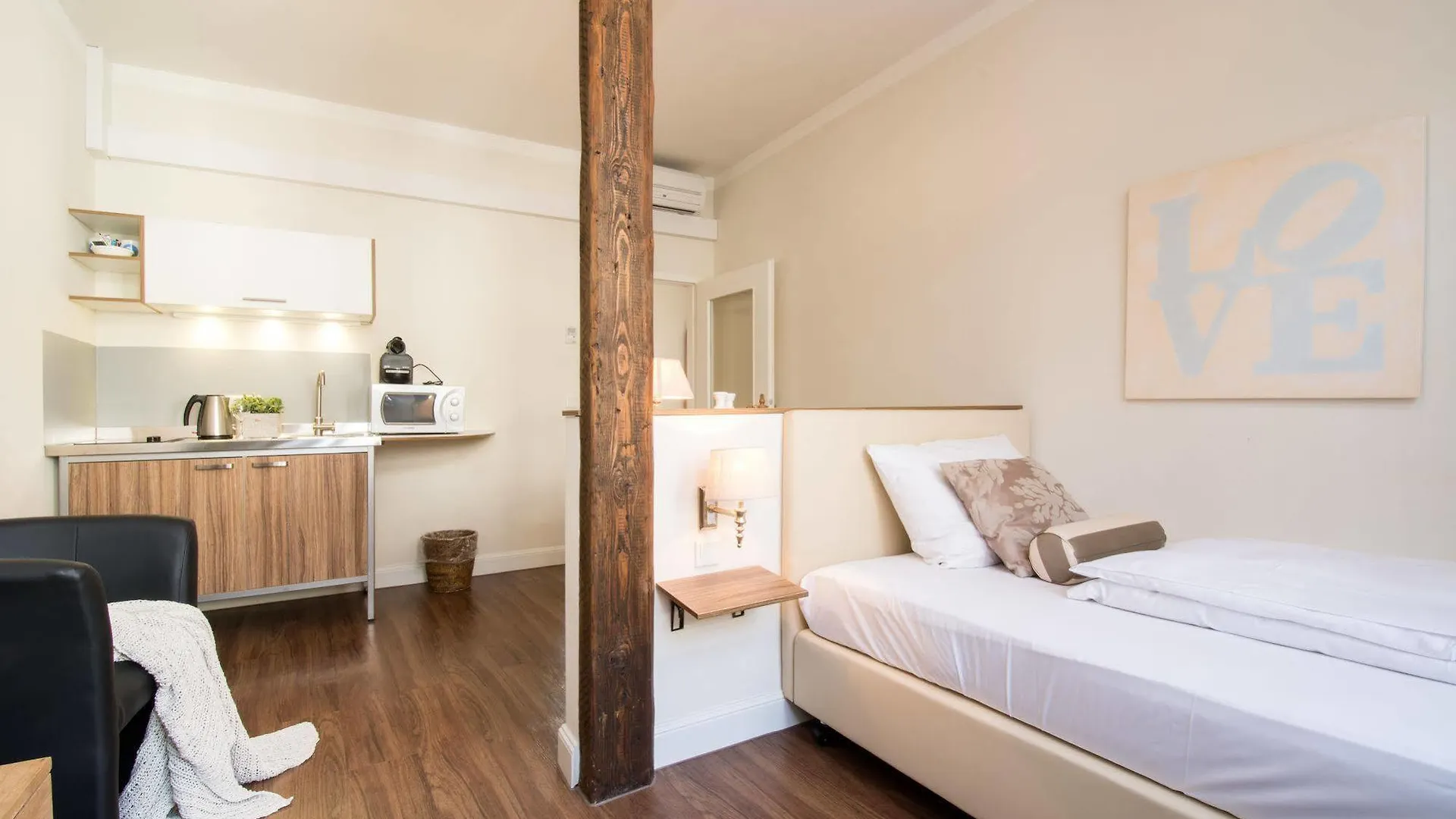 アパートホテル Living Am Carlsplatz Apartment デュッセルドルフ
